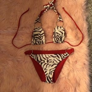 Reversible bathing suit